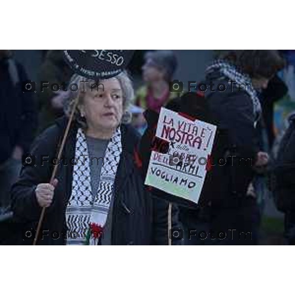 Bergamo protesta e presidio azienda Battagion produzione articoli bellici 5 Marzo 2026 Italia foto Tiziano Manzoni Lapresse