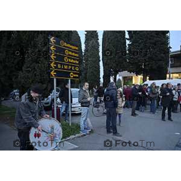 Bergamo protesta e presidio azienda Battagion produzione articoli bellici 5 Marzo 2026 Italia foto Tiziano Manzoni Lapresse