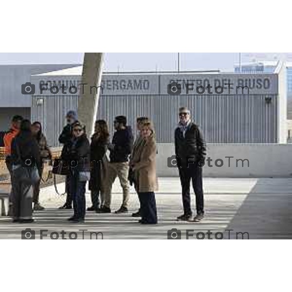 Bergamo sopralluogo, centro di raccolta e del riuso - via Langer l’assessora alla Transizione ecologica, Ambiente e Verde Oriana Ruzzini, il responsabile della Direzione ambiente verde pubblico e mobilità Silvano Armellini e il progettista e direttore dei lavori Antonio Comincini. 7 Marzo 2026 Bergamo Italia foto Tiziano Manzoni Lapresse