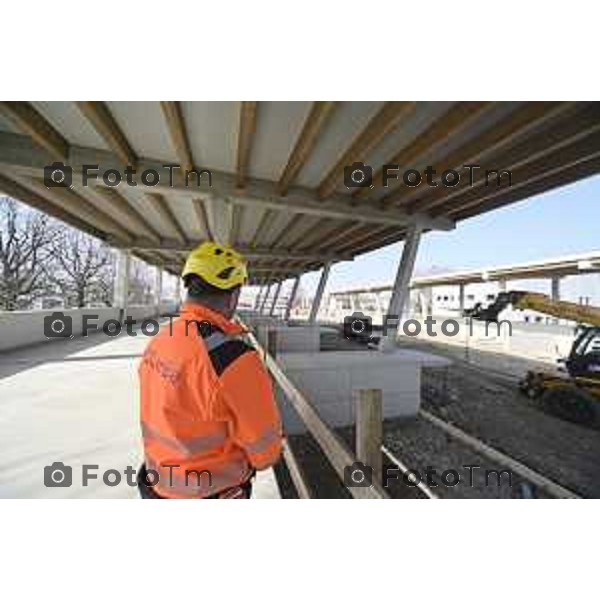 Bergamo sopralluogo, centro di raccolta e del riuso - via Langer l’assessora alla Transizione ecologica, Ambiente e Verde Oriana Ruzzini, il responsabile della Direzione ambiente verde pubblico e mobilità Silvano Armellini e il progettista e direttore dei lavori Antonio Comincini. 7 Marzo 2026 Bergamo Italia foto Tiziano Manzoni Lapresse