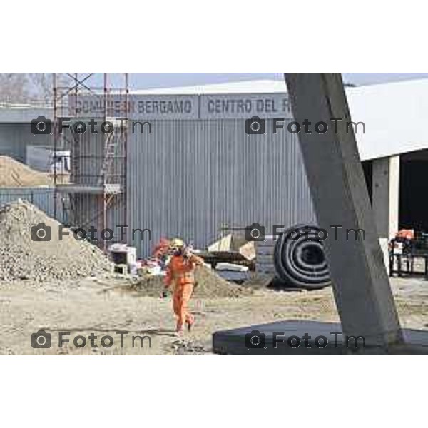 Bergamo sopralluogo, centro di raccolta e del riuso - via Langer l’assessora alla Transizione ecologica, Ambiente e Verde Oriana Ruzzini, il responsabile della Direzione ambiente verde pubblico e mobilità Silvano Armellini e il progettista e direttore dei lavori Antonio Comincini. 7 Marzo 2026 Bergamo Italia foto Tiziano Manzoni Lapresse