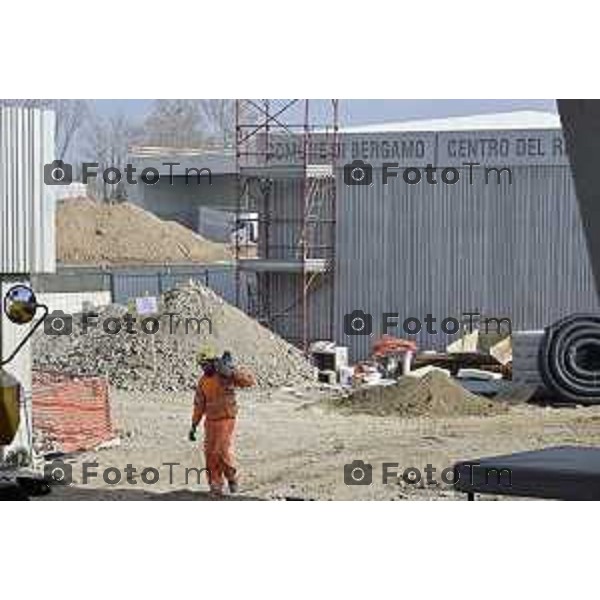 Bergamo sopralluogo, centro di raccolta e del riuso - via Langer l’assessora alla Transizione ecologica, Ambiente e Verde Oriana Ruzzini, il responsabile della Direzione ambiente verde pubblico e mobilità Silvano Armellini e il progettista e direttore dei lavori Antonio Comincini. 7 Marzo 2026 Bergamo Italia foto Tiziano Manzoni Lapresse