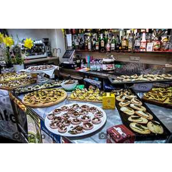 Bergamo, 13 marzo 2026 - Incontro Aperitivo "entomologico" @StartUp Cafè con stuzzichini a base di insetti: camole, grilli e cavallette insieme a Dott. Marco Valle (direttore del Museo Civico di Scienze Naturali di Bergamo) , prof. Claudio Vegini (già docente di scienze) e Simone Paganoni