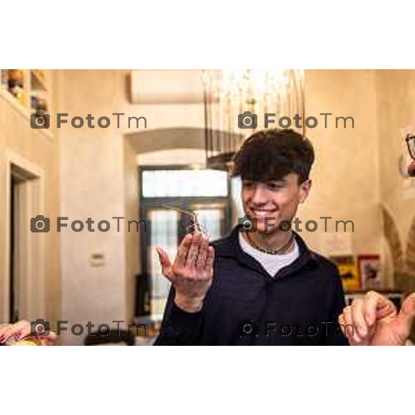 Bergamo, 13 marzo 2026 - Incontro Aperitivo "entomologico" @StartUp Cafè con stuzzichini a base di insetti: camole, grilli e cavallette insieme a Dott. Marco Valle (direttore del Museo Civico di Scienze Naturali di Bergamo) , prof. Claudio Vegini (già docente di scienze) e Simone Paganoni