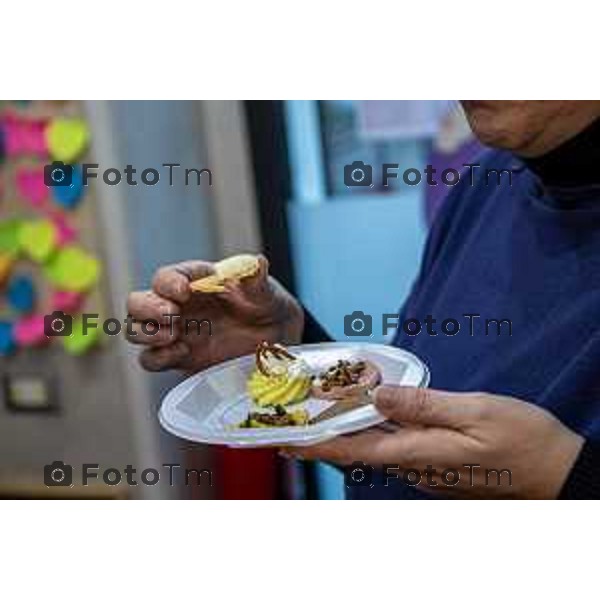 Bergamo, 13 marzo 2026 - Incontro Aperitivo "entomologico" @StartUp Cafè con stuzzichini a base di insetti: camole, grilli e cavallette insieme a Dott. Marco Valle (direttore del Museo Civico di Scienze Naturali di Bergamo) , prof. Claudio Vegini (già docente di scienze) e Simone Paganoni