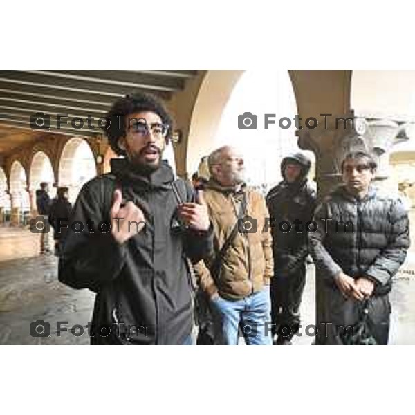 rider di Glovo e Deliveroo scendono in piazza a Bergamo per dire basta alla precarietà e rivendicare un lavoro dignitoso. 4 Marzo 2026 Bergamo Italia foto Tiziano Manzoni Lapresse