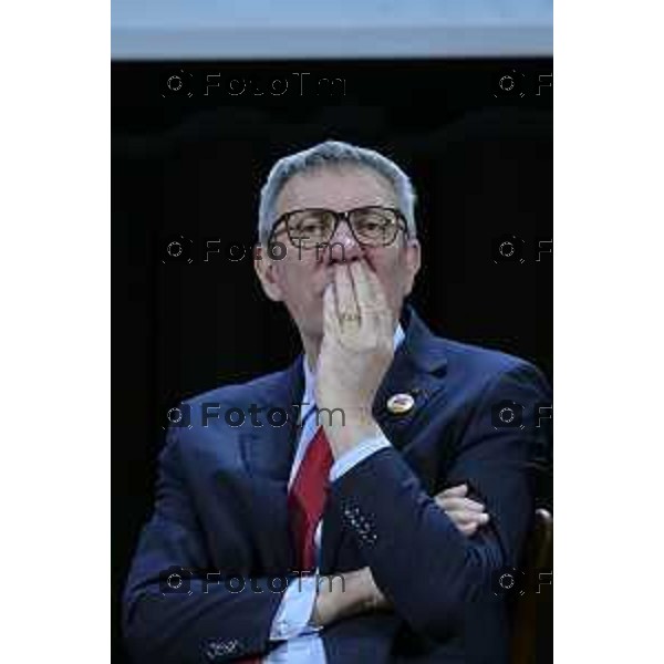 Referendum giustizia: Maurizio Landini a Seriate per rimettere al centro i diritti dei cittadini , Maurizio Landini, 17 Marzo 2026 Bergamo Italia foto Tiziano Manzoni Lapresse