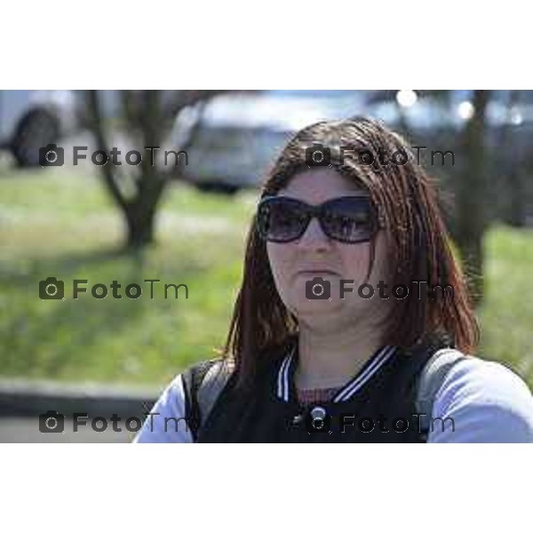 Bergamo. L’autopsia sul corpo di Valentina Sarto camera mortuaria dell’ospedale di Bergamo Lia Ventura mamma di Valentina (felpa viola) con l’attuale marito Antonio (giubbetto nero con cappuccio grigio) , il papà di Valentina Vincenzo,( giaccone doppio petto ) e uno dei due fratelli (felpa nera scritta Jones) 20 Marzo 2026 Bergamo Italia foto Tiziano Manzoni Lapresse