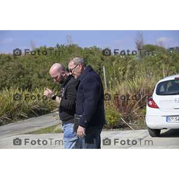 Bergamo. L’autopsia sul corpo di Valentina Sarto camera mortuaria dell’ospedale di Bergamo Lia Ventura mamma di Valentina (felpa viola) con l’attuale marito Antonio (giubbetto nero con cappuccio grigio) , il papà di Valentina Vincenzo,( giaccone doppio petto ) e uno dei due fratelli (felpa nera scritta Jones) 20 Marzo 2026 Bergamo Italia foto Tiziano Manzoni Lapresse