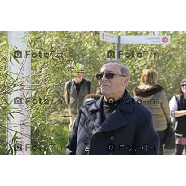 Bergamo. L’autopsia sul corpo di Valentina Sarto camera mortuaria dell’ospedale di Bergamo Lia Ventura mamma di Valentina (felpa viola) con l’attuale marito Antonio (giubbetto nero con cappuccio grigio) , il papà di Valentina Vincenzo,( giaccone doppio petto ) e uno dei due fratelli (felpa nera scritta Jones) 20 Marzo 2026 Bergamo Italia foto Tiziano Manzoni Lapresse