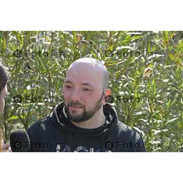 Bergamo. L’autopsia sul corpo di Valentina Sarto camera mortuaria dell’ospedale di Bergamo Lia Ventura mamma di Valentina (felpa viola) con l’attuale marito Antonio (giubbetto nero con cappuccio grigio) , il papà di Valentina Vincenzo,( giaccone doppio petto ) e uno dei due fratelli (felpa nera scritta Jones) 20 Marzo 2026 Bergamo Italia foto Tiziano Manzoni Lapresse