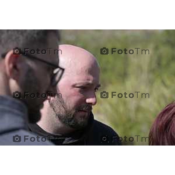 Bergamo. L’autopsia sul corpo di Valentina Sarto camera mortuaria dell’ospedale di Bergamo Lia Ventura mamma di Valentina (felpa viola) con l’attuale marito Antonio (giubbetto nero con cappuccio grigio) , il papà di Valentina Vincenzo,( giaccone doppio petto ) e uno dei due fratelli (felpa nera scritta Jones) 20 Marzo 2026 Bergamo Italia foto Tiziano Manzoni Lapresse