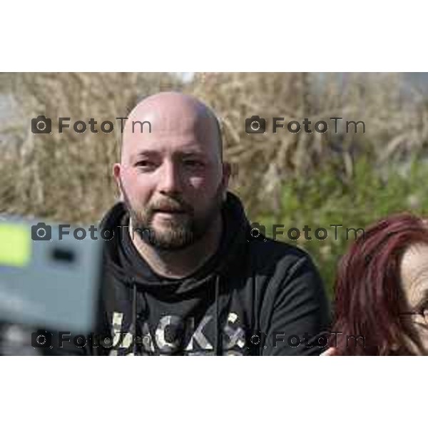 Bergamo. L’autopsia sul corpo di Valentina Sarto camera mortuaria dell’ospedale di Bergamo Lia Ventura mamma di Valentina (felpa viola) con l’attuale marito Antonio (giubbetto nero con cappuccio grigio) , il papà di Valentina Vincenzo,( giaccone doppio petto ) e uno dei due fratelli (felpa nera scritta Jones) 20 Marzo 2026 Bergamo Italia foto Tiziano Manzoni Lapresse