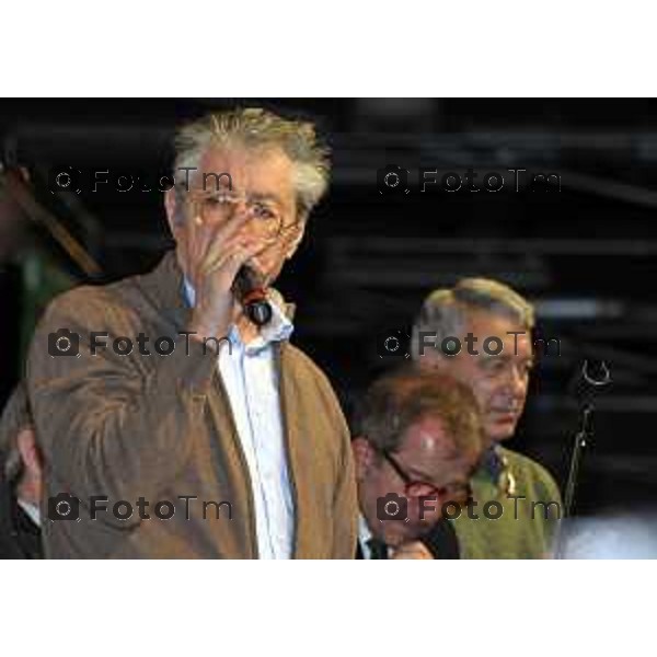 Bergamo palazzo della fiera 25 anni di lega nord festeggiamento nella foto Umberto Bossi sul palco foto Tiziano Manzoni/Fotogramma Bergamo