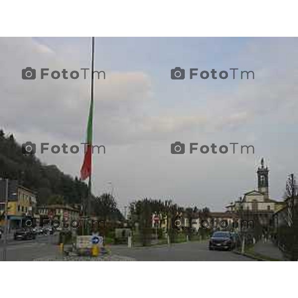 Pontida Bergamo la basilica e la bandiera a mezz\'asta per funerale Bossi 21-03-2026 2026 Montello Italia foto Tiziano Manzoni Lapresse