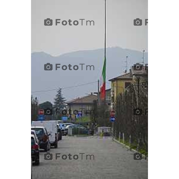 Pontida Bergamo la basilica e la bandiera a mezz\'asta per funerale Bossi 21-03-2026 2026 Montello Italia foto Tiziano Manzoni Lapresse