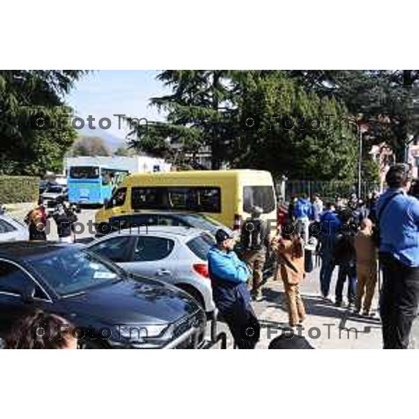 Tescore Balneario, BG scuola Media Da Vinci alunno accoltella professoressa a scuoa 25 Marzo 2026 Bergamo Italia Trescore Balneario investimento foto Tiziano Manzoni Lapresse