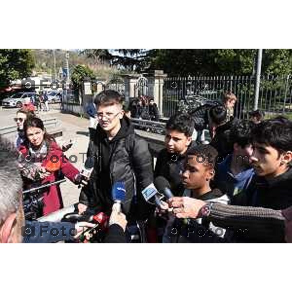 Tescore Balneario, BG scuola Media Da Vinci alunno accoltella professoressa a scuoa 25 Marzo 2026 Bergamo Italia Trescore Balneario investimento foto Tiziano Manzoni Lapresse