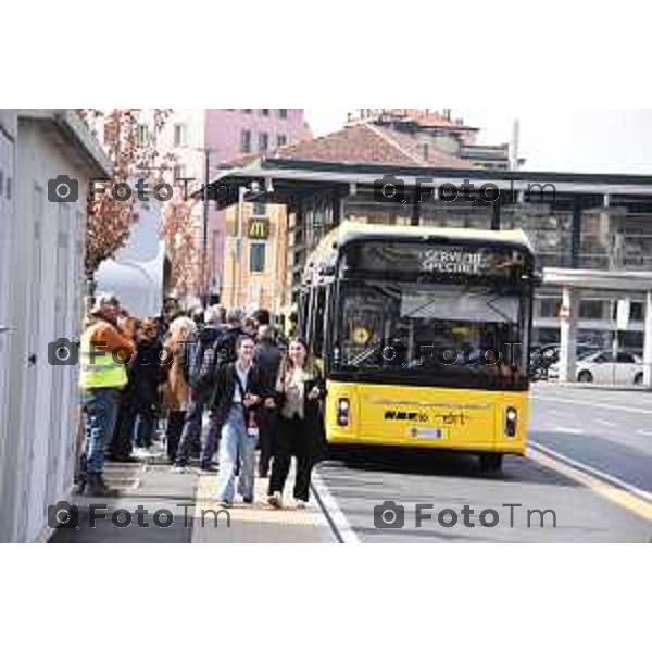 Presentazione nuova pensilina e nuovo autobus e-BRT presentazione della nuova pensilina e del nuovo autobus della linea e-BRT, il primo sistema di Trasporto Rapido su Bus Elettrici a livello regionale che collegherà - attraverso corsie preferenziali - il Polo Intermodale della Stazione di Bergamo con il comune di Dalmine e con la Stazione di Verdellino. la fermata capolinea presso la Stazione di Bergamo per osservare direttamente il funzionamento della pensilina e dell\'autobus. Elena Carnevali 25 Marzo 2026 Bergamo Italia foto Tiziano Manzoni Lapresse