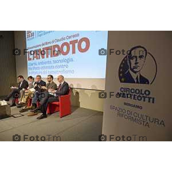 Claudio Cerasa presenta a Bergamo il suo ultimo libro "L\'antidoto. Libertà, ambiente, tecnologia. Manifesto ottimista contro la dittatura del catastrofismo" Maria Elena Boschi, Giorgio Gori e Angelino Alfano 26 marzo 2026 Italia foto Tiziano Manzoni Lapresse