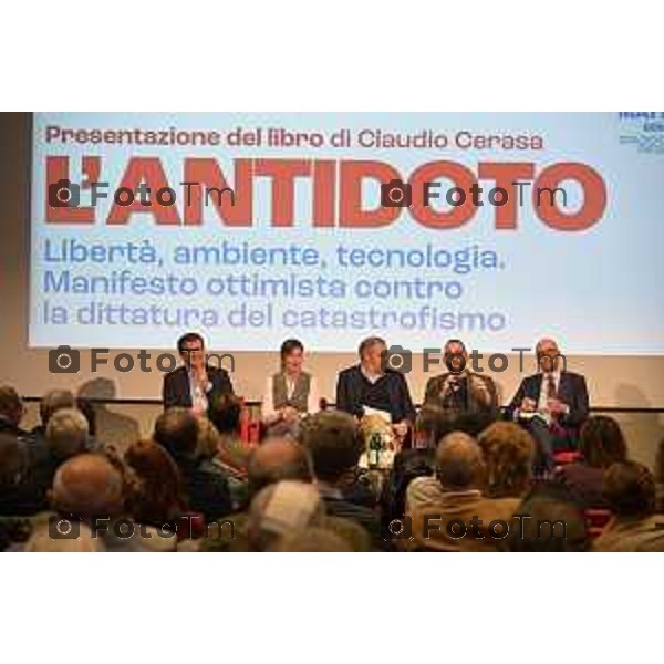 Claudio Cerasa presenta a Bergamo il suo ultimo libro "L\'antidoto. Libertà, ambiente, tecnologia. Manifesto ottimista contro la dittatura del catastrofismo" Maria Elena Boschi, Giorgio Gori e Angelino Alfano 26 marzo 2026 Italia foto Tiziano Manzoni Lapresse