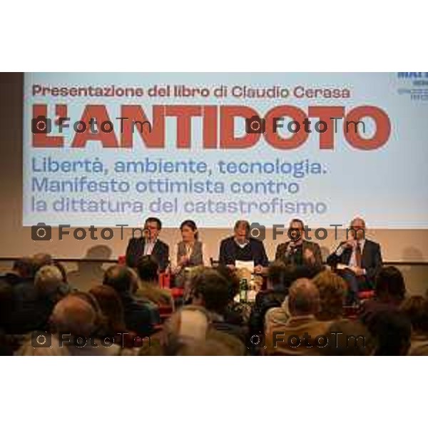 Claudio Cerasa presenta a Bergamo il suo ultimo libro "L\'antidoto. Libertà, ambiente, tecnologia. Manifesto ottimista contro la dittatura del catastrofismo" Maria Elena Boschi, Giorgio Gori e Angelino Alfano 26 marzo 2026 Italia foto Tiziano Manzoni Lapresse