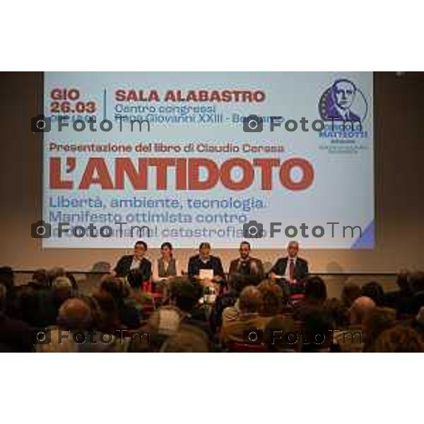Claudio Cerasa presenta a Bergamo il suo ultimo libro "L\'antidoto. Libertà, ambiente, tecnologia. Manifesto ottimista contro la dittatura del catastrofismo" Maria Elena Boschi, Giorgio Gori e Angelino Alfano 26 marzo 2026 Italia foto Tiziano Manzoni Lapresse