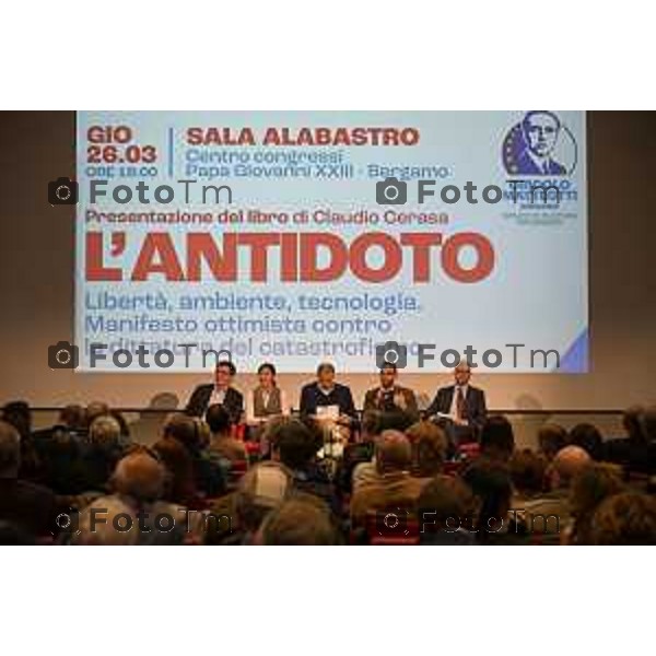 Claudio Cerasa presenta a Bergamo il suo ultimo libro "L\'antidoto. Libertà, ambiente, tecnologia. Manifesto ottimista contro la dittatura del catastrofismo" Maria Elena Boschi, Giorgio Gori e Angelino Alfano 26 marzo 2026 Italia foto Tiziano Manzoni Lapresse