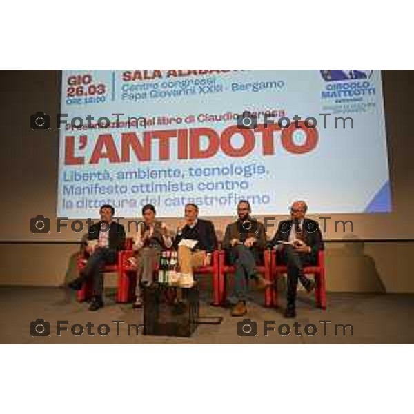 Claudio Cerasa presenta a Bergamo il suo ultimo libro "L\'antidoto. Libertà, ambiente, tecnologia. Manifesto ottimista contro la dittatura del catastrofismo" Maria Elena Boschi, Giorgio Gori e Angelino Alfano 26 marzo 2026 Italia foto Tiziano Manzoni Lapresse