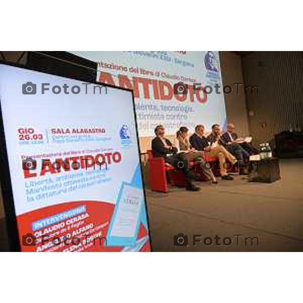 Claudio Cerasa presenta a Bergamo il suo ultimo libro "L\'antidoto. Libertà, ambiente, tecnologia. Manifesto ottimista contro la dittatura del catastrofismo" Maria Elena Boschi, Giorgio Gori e Angelino Alfano 26 marzo 2026 Italia foto Tiziano Manzoni Lapresse