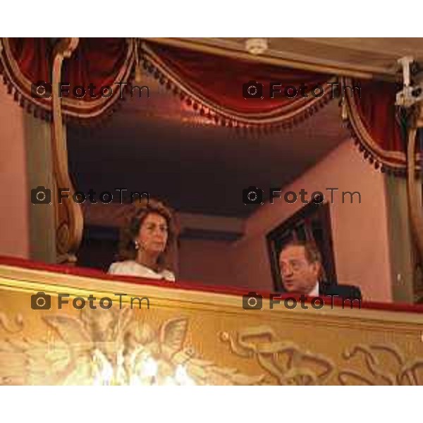 foto LaPresse Tiziano Manzoni (archivio Manzoni ) Bergamo 2012 Teatro Donizetti Foyer Prima Opera del Bellisario nella foto, Franco Tentorio con la Moglie Angela