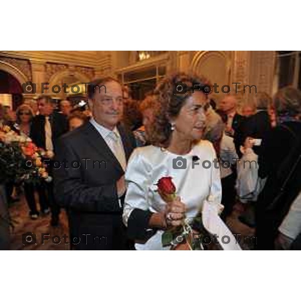 foto LaPresse Tiziano Manzoni (archivio Manzoni ) Bergamo 2012 Teatro Donizetti Foyer Prima Opera del Bellisario nella foto, Franco Tentorio con la Moglie Angela