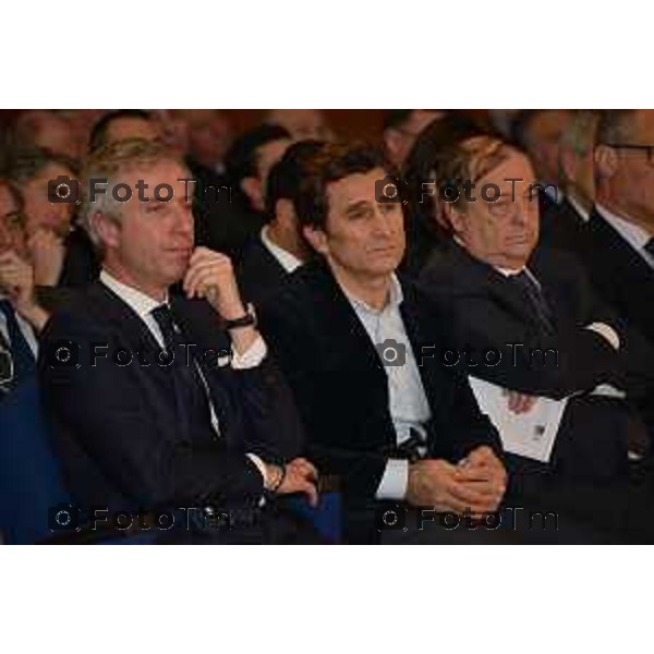 foto LaPresse Tiziano Manzoni (archivio Manzoni ) Bergamo Italcementi convegno annuale capitalismi e imprese nella foto:da sx Carlo Pesenti Alex Zanardi sindaco Franco Tentorio a dx di zanardi foto Tiziano Manzoni-fotogramma