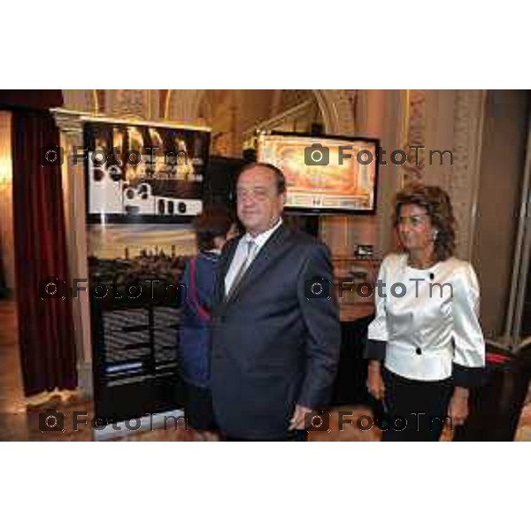 foto LaPresse Tiziano Manzoni (archivio Manzoni ) Bergamo 2012 Teatro Donizetti Foyer Prima Opera del Bellisario nella foto, Franco Tentorio con la Moglie Angela