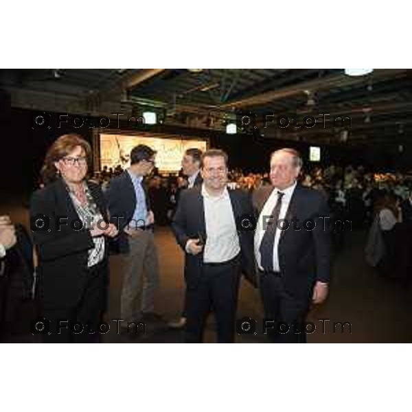 Bergamo 30 anni della Lega Nord a Bergamo nella foto:l\'ex sindaco tentorio con il suo gruppo e Luc iana frosio