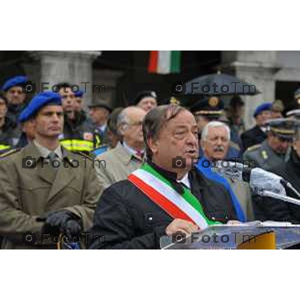 Bergamo festa delle forze armate 2012 nella foto autorità presenti (Andreana Tentorio Barboni Gallone )fasi delle onoreficenze al milite foto Tiziano Manzon-Fotogramma Bergamoi