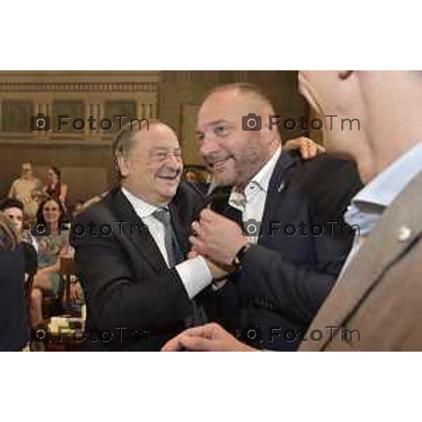 Primo consiglio Comunale presso Palazzo Frizzoni Nella Foto: Frande abbraccio tra Tentorio e Stucchi