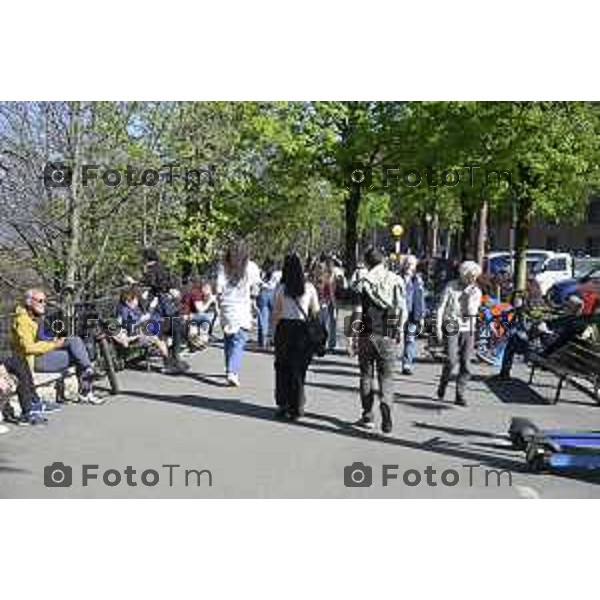 Bergamo turisti e bus per la pasqua 3 Aprile 2026 Italia foto Tiziano Manzoni Lapresse