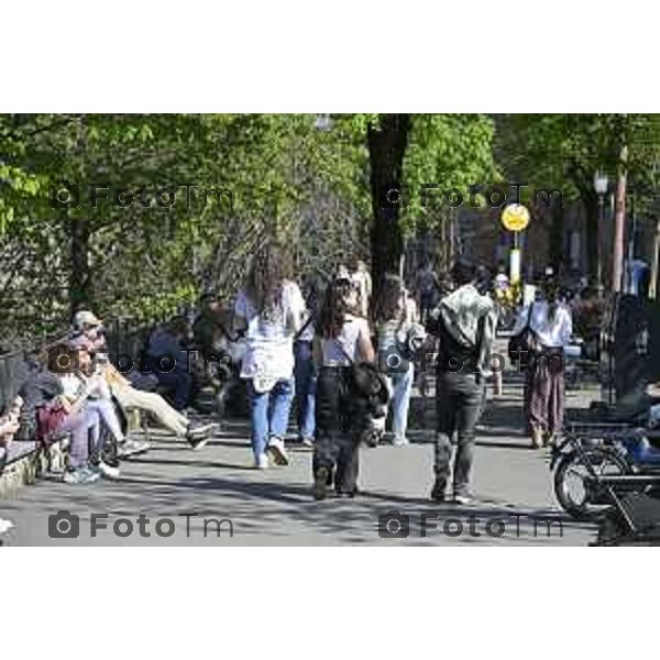 Bergamo turisti e bus per la pasqua 3 Aprile 2026 Italia foto Tiziano Manzoni Lapresse