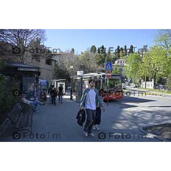 Bergamo turisti e bus per la pasqua 3 Aprile 2026 Italia foto Tiziano Manzoni Lapresse
