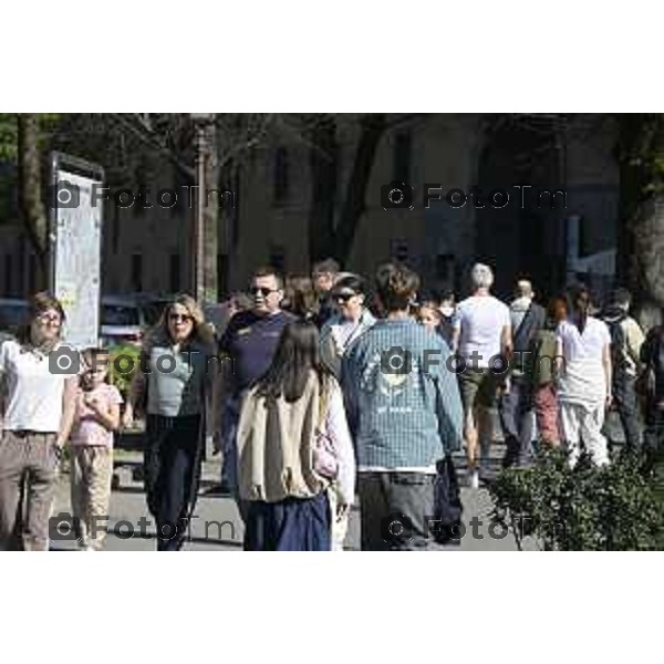 Bergamo turisti e bus per la pasqua 3 Aprile 2026 Italia foto Tiziano Manzoni Lapresse