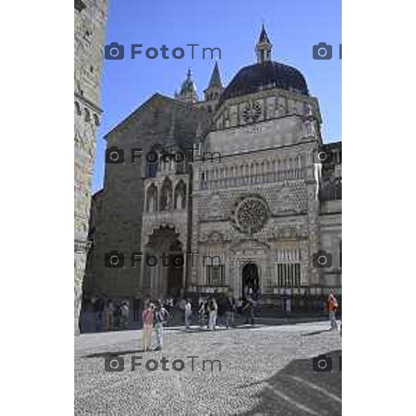 Bergamo turisti e bus per la pasqua 3 Aprile 2026 Italia foto Tiziano Manzoni Lapresse