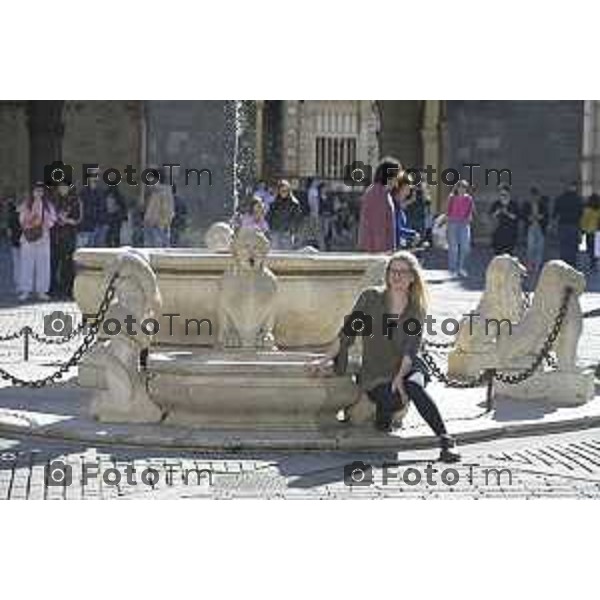 Bergamo turisti e bus per la pasqua 3 Aprile 2026 Italia foto Tiziano Manzoni Lapresse