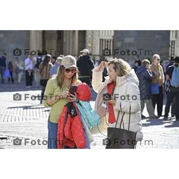 Bergamo turisti e bus per la pasqua 3 Aprile 2026 Italia foto Tiziano Manzoni Lapresse