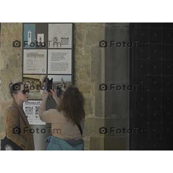 Bergamo turisti e bus per la pasqua 3 Aprile 2026 Italia foto Tiziano Manzoni Lapresse