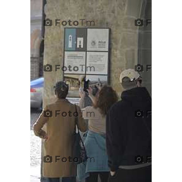 Bergamo turisti e bus per la pasqua 3 Aprile 2026 Italia foto Tiziano Manzoni Lapresse