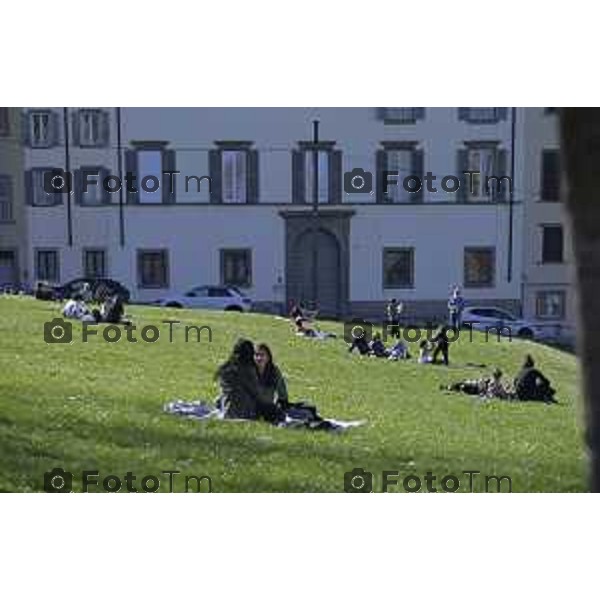 Bergamo turisti e bus per la pasqua 3 Aprile 2026 Italia foto Tiziano Manzoni Lapresse
