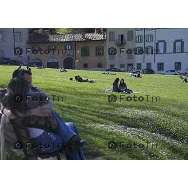 Bergamo turisti e bus per la pasqua 3 Aprile 2026 Italia foto Tiziano Manzoni Lapresse