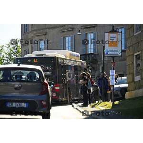 Bergamo turisti e bus per la pasqua 3 Aprile 2026 Italia foto Tiziano Manzoni Lapresse