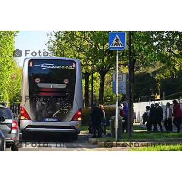 Bergamo turisti e bus per la pasqua 3 Aprile 2026 Italia foto Tiziano Manzoni Lapresse